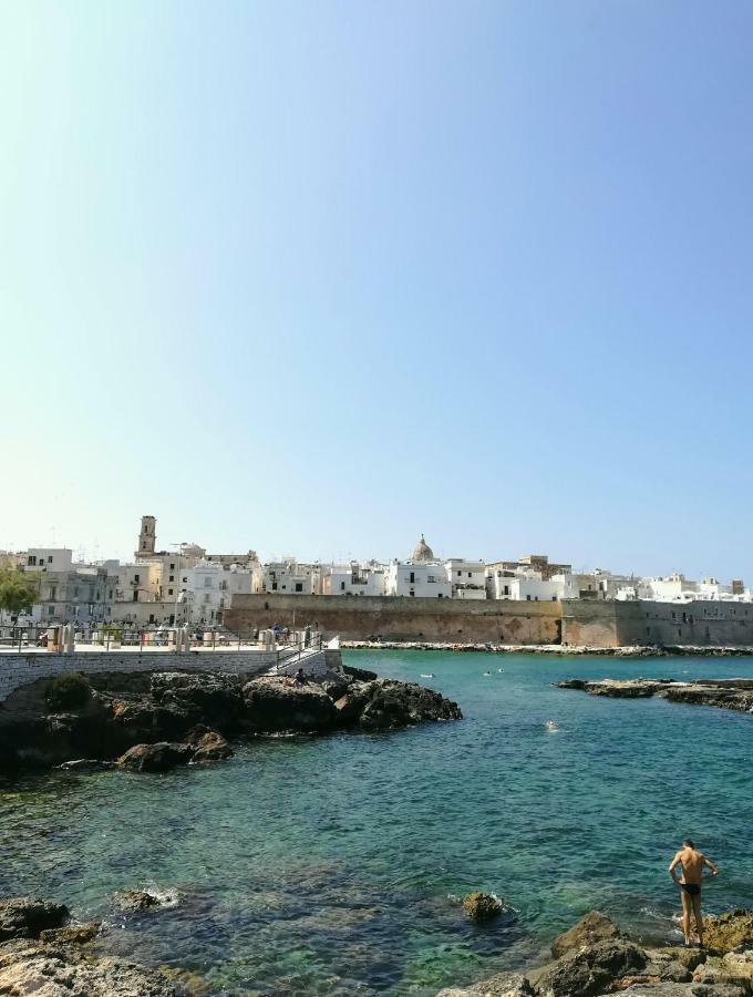 La Casetta Vico San Leonardo Monopoli Buitenkant foto